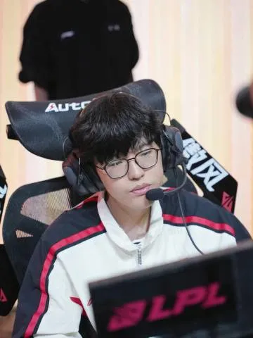 世界杯视频直播-选下狼人稳定惩戒拿龙，今天JieJie的状态是否有点火热？