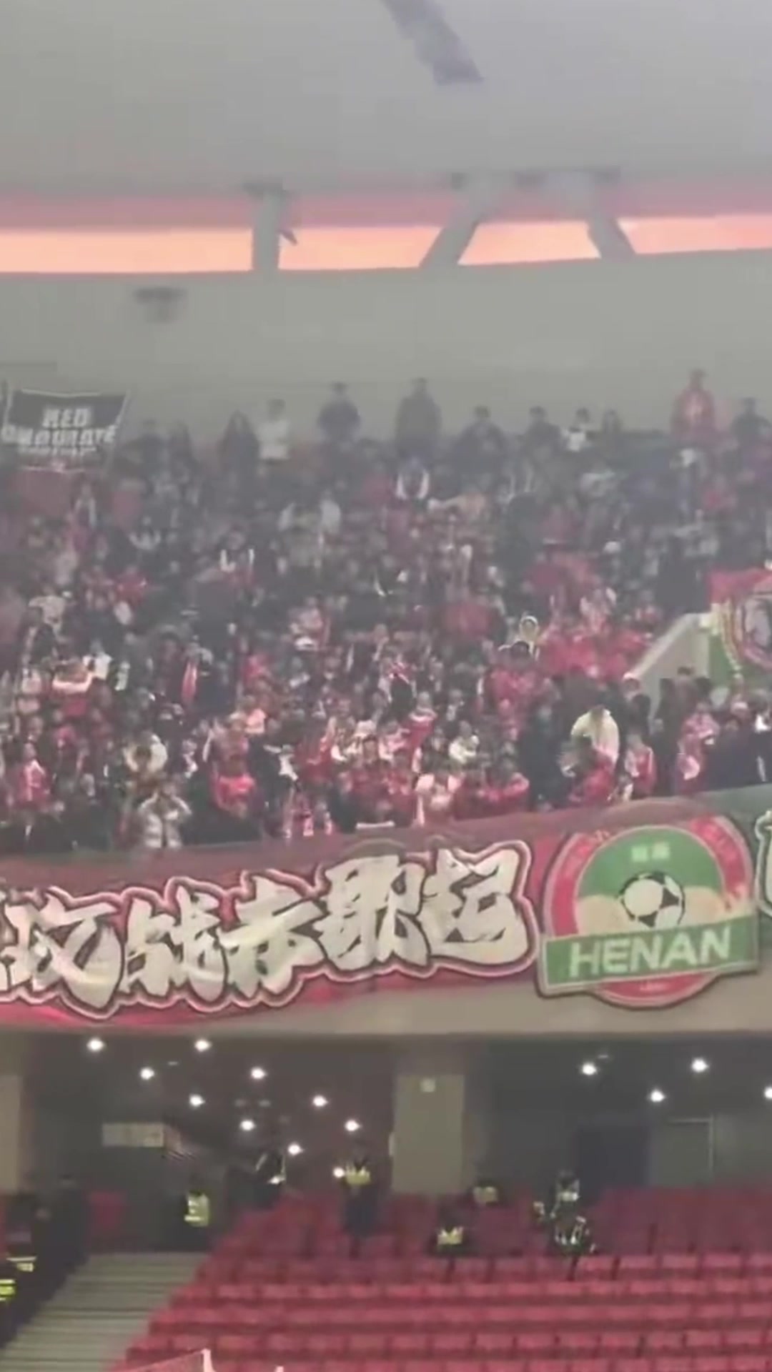 世界杯视频直播-历史恩怨！做客海港的河南球迷高喊：XX徐根宝