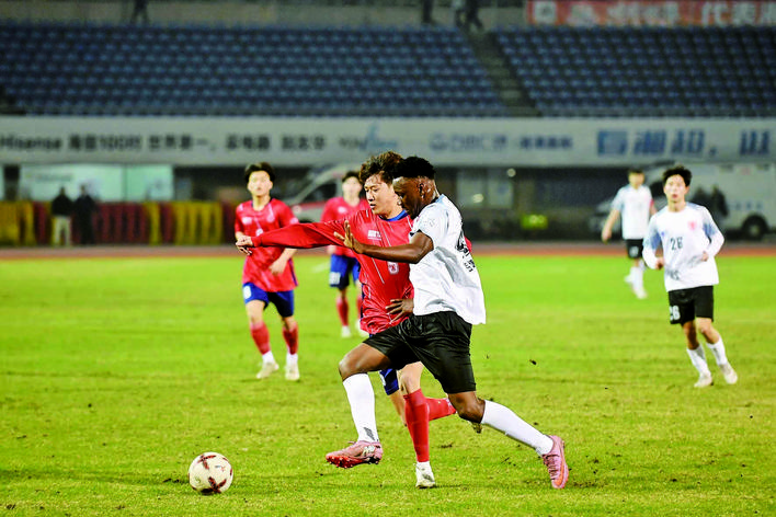 2026世界杯官网-湘潭市“贺岁杯”足球邀请赛半决赛打响！雨湖岳塘力克对手会师决赛